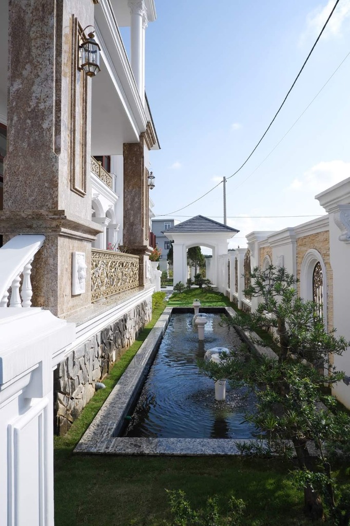 Hồ cá Koi & tường rào đài phun nước