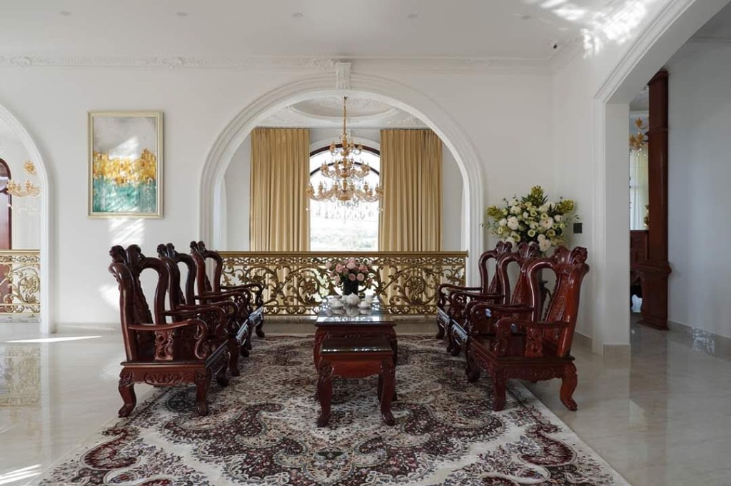Sảnh tầng lửng gỗ quý