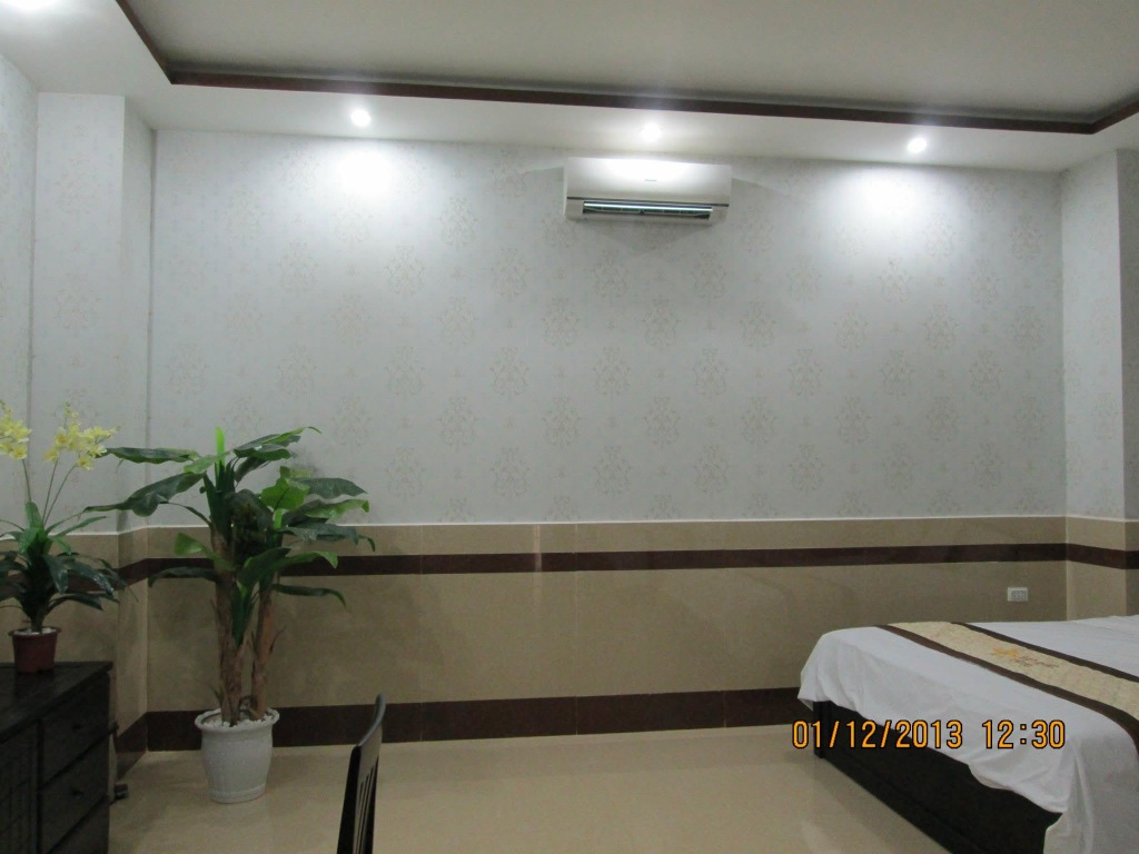 Phòng ngủ tiêu chuẩn trần phào gỗ