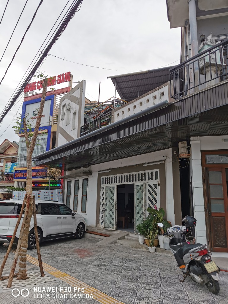 Toàn cảnh mặt tiền
