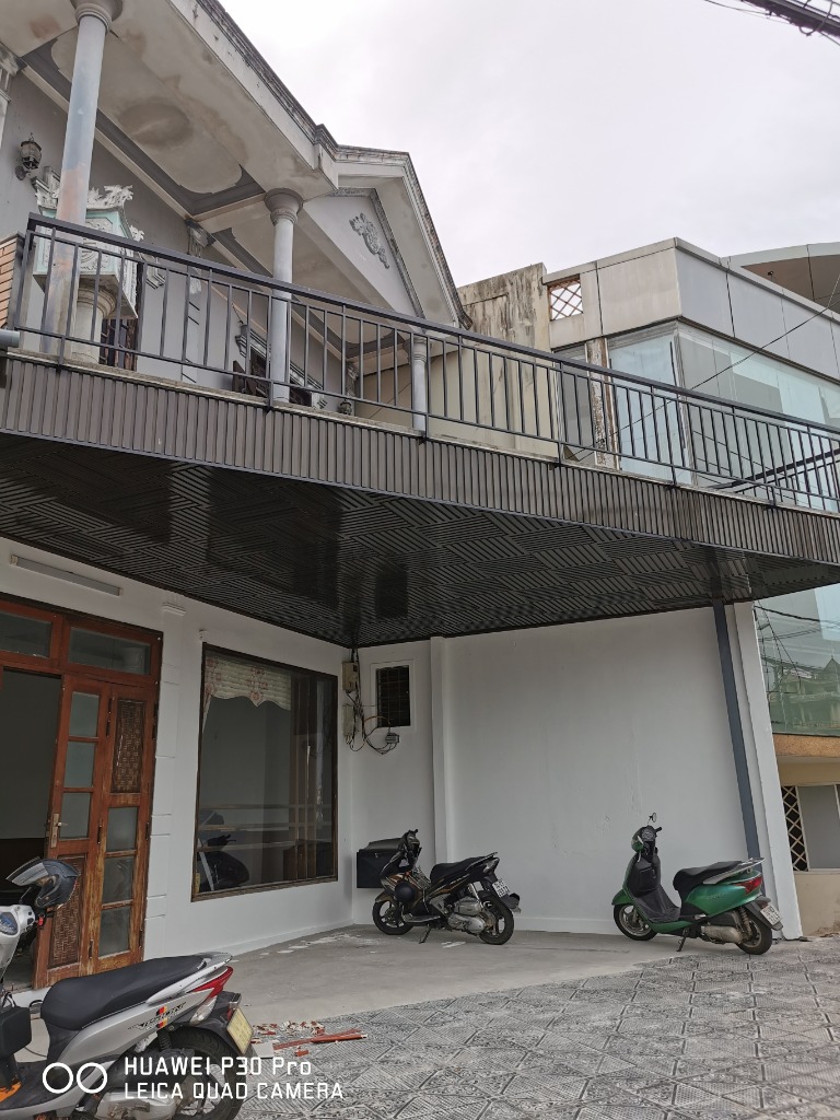 Toàn cảnh sân trệt tầng 1
