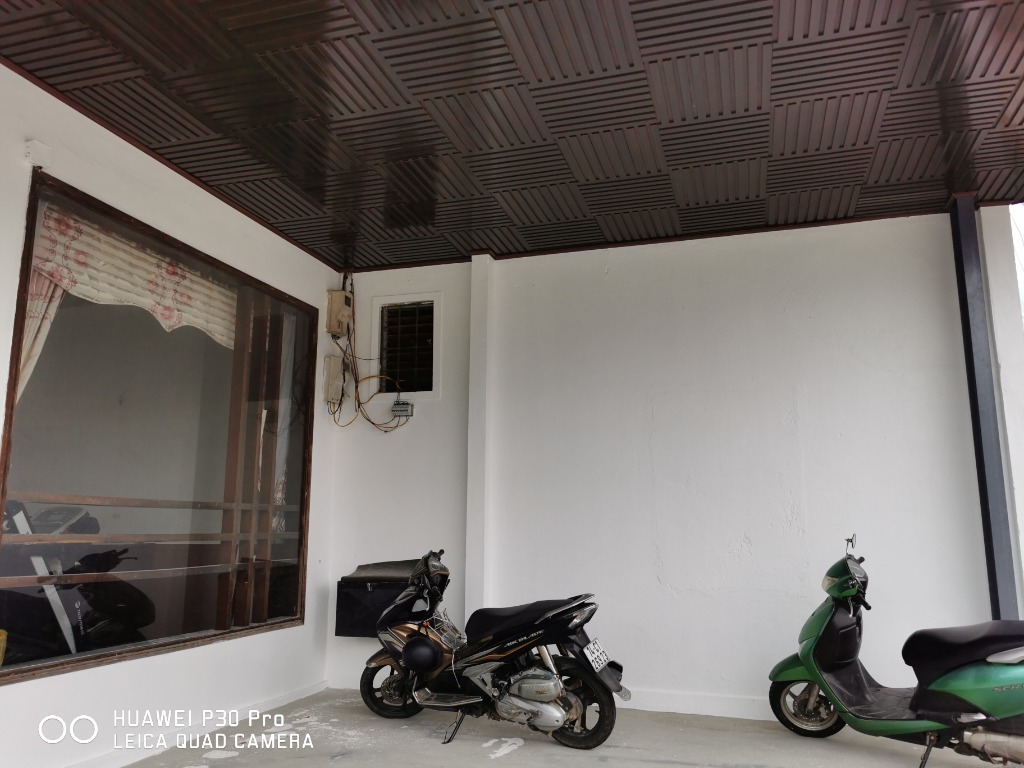 Sân đậu xe tầng trệt góc rộng