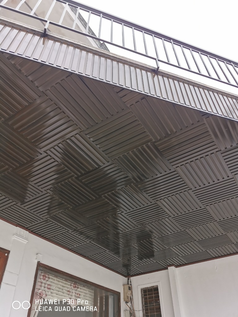 Cận cảnh viền lan can & trần