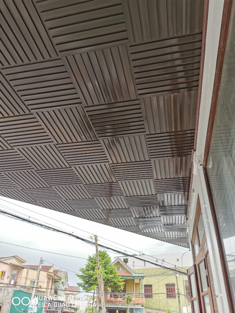 Góc trần hướng ra phố